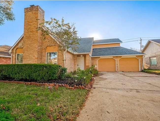 330 Dukes Bend in Stafford, TX - Foto de edificio - Building Photo