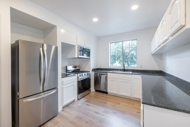 4437-4439 Vista Del Monte Ave