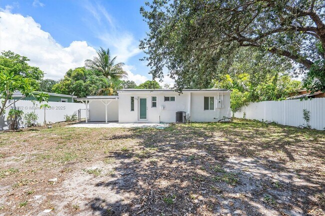 160 NW 121st St in North Miami, FL - Building Photo - Building Photo