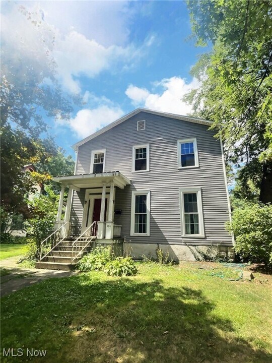 306 N Mantua St in Kent, OH - Building Photo
