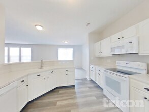 8112 Cole Wood Blvd in Indianapolis, IN - Foto de edificio - Building Photo