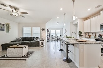 10409 Deussen Ln in Texas City, TX - Building Photo - Building Photo