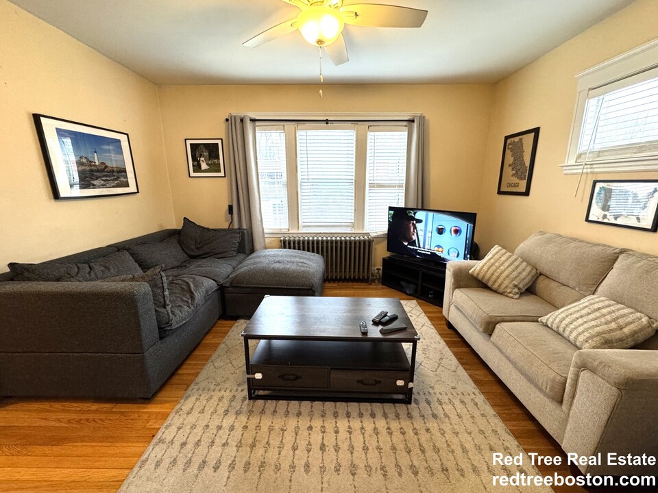 18 Saint Peter St, Unit 3 in Boston, MA - Building Photo