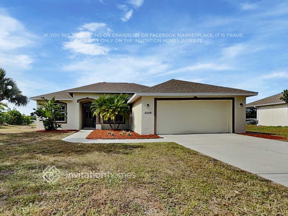 2529 Pan American Blvd in North Port, FL - Building Photo