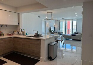330 Sunny Isles Blvd, Unit # 5-1403 in Sunny Isles Beach, FL - Building Photo - Building Photo