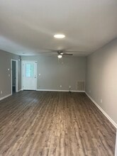211 S Island St in Kingsland, GA - Foto de edificio - Building Photo