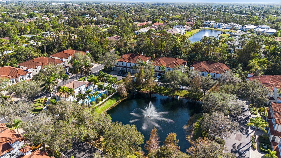 27032 Adriana Cir in Bonita Springs, FL - Foto de edificio