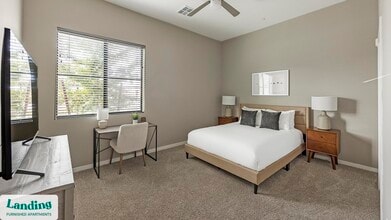 402 W Lincoln St, Unit 118 in Phoenix, AZ - Foto de edificio - Building Photo