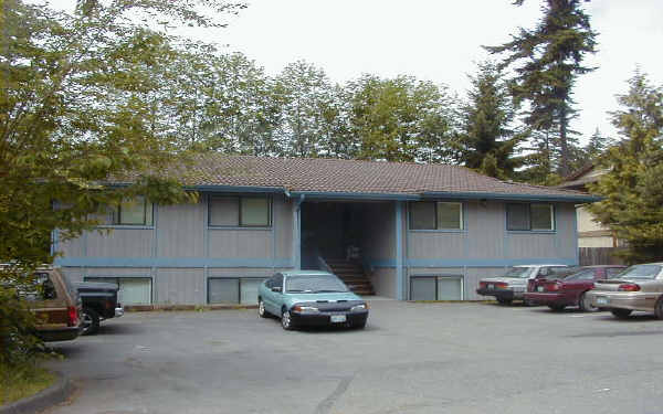 24513 27th Ave S in Des Moines, WA - Foto de edificio