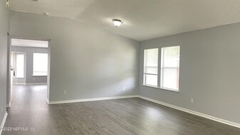 2387 Brian Lakes Dr E in Jacksonville, FL - Building Photo