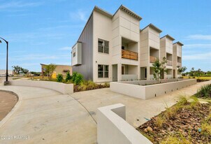 118 Gadwall Dr in Youngsville, LA - Building Photo