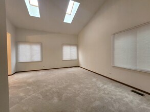 1489 N Pembroke Dr in South Elgin, IL - Building Photo - Building Photo