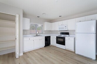 7650 E Williams Dr in Scottsdale, AZ - Building Photo - Building Photo