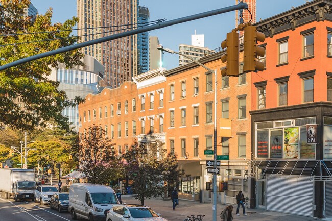 725 Fulton St in Brooklyn, NY - Foto de edificio - Building Photo