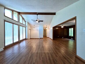 8621 Dovefield Dr in Knoxville, TN - Building Photo - Building Photo