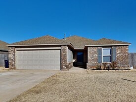 11513 Ruger Rd in Yukon, OK - Building Photo