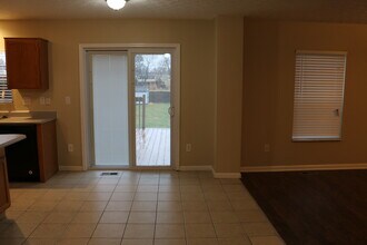 4024 Walnut Crossing Dr in Groveport, OH - Building Photo - Building Photo