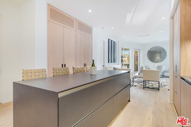 1030 Kings Rd in West Hollywood, CA - Building Photo - Building Photo