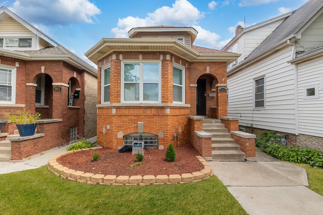 9813 S Aberdeen St in Chicago, IL - Building Photo