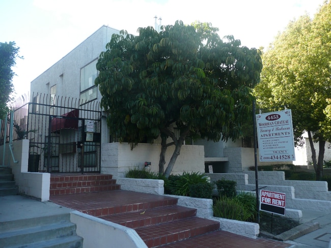 4453 Woodman Ave in Los Angeles, CA - Foto de edificio - Building Photo