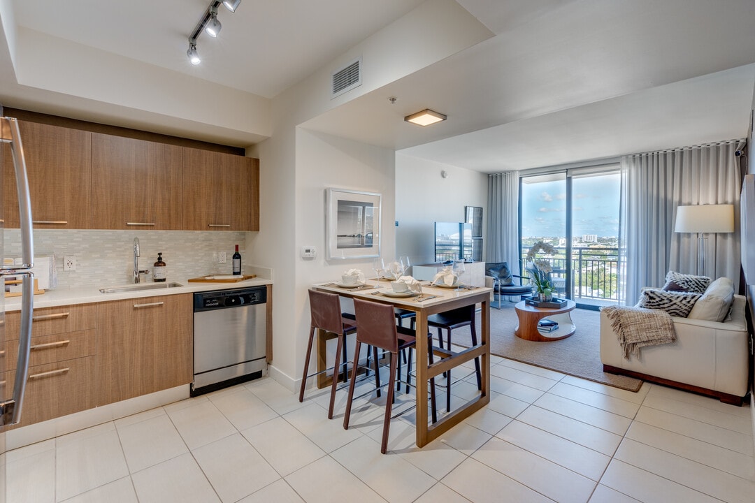 Intown Apartments in Miami, FL - Building Photo