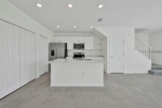 14273 Oviedo Pl in Tice, FL - Building Photo - Building Photo