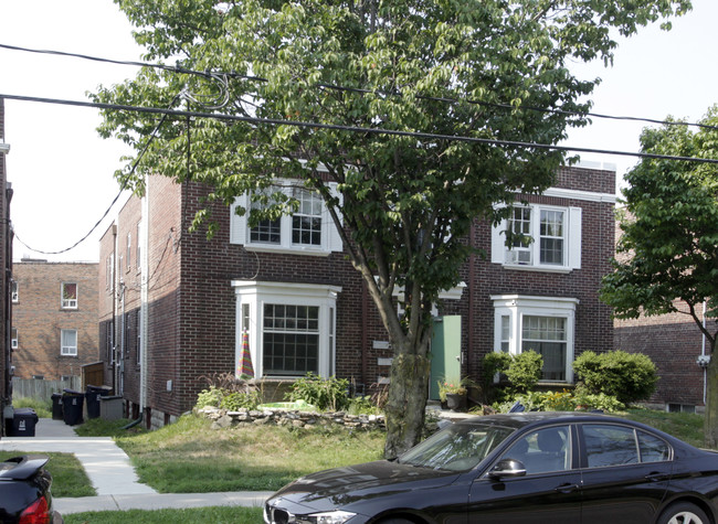 19 Claxton Blvd in Toronto, ON - Building Photo - Primary Photo