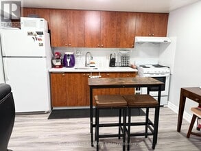 111 Ellington Dr in Toronto, ON - Building Photo - Building Photo