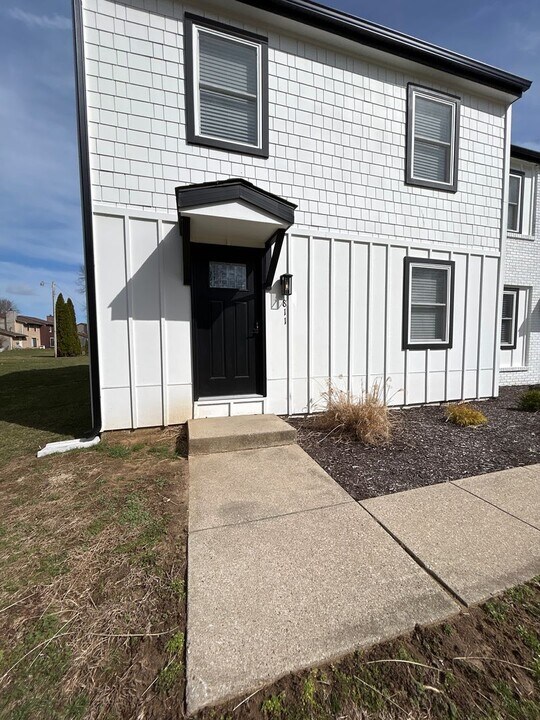 811 Lindenwood Dr S in South Bend, IN - Building Photo