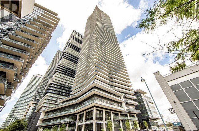 38 Annie Craig Dr in Toronto, ON - Building Photo - Building Photo