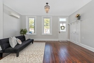 6 W 4th St in Frederick, MD - Building Photo