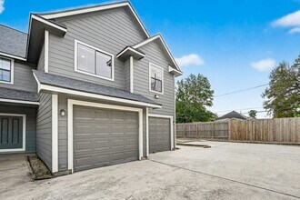 10035 Morocco Rd in Houston, TX - Building Photo - Building Photo