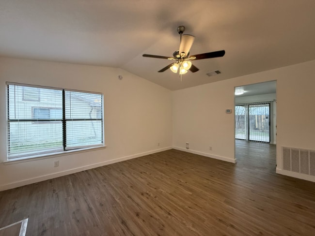 3518 Buzz Aldrin Dr in San Antonio, TX - Building Photo - Building Photo