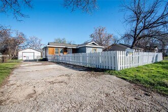 540 Hensley Dr in Grand Prairie, TX - Building Photo - Building Photo