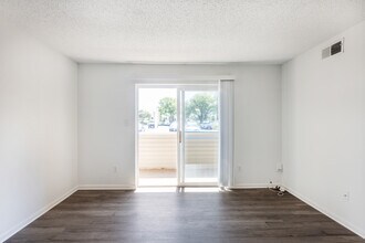 Maplewood Park in Manassas, VA - Building Photo - Building Photo