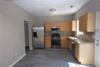 483 Marsh Lake Rd SE in Lawrenceville, GA - Building Photo - Building Photo