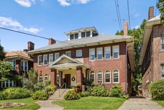 5863 Northumberland St, Unit 2 in Pittsburgh, PA - Building Photo - Building Photo