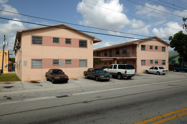 950 W 3rd Ave in Hialeah, FL - Building Photo - Building Photo