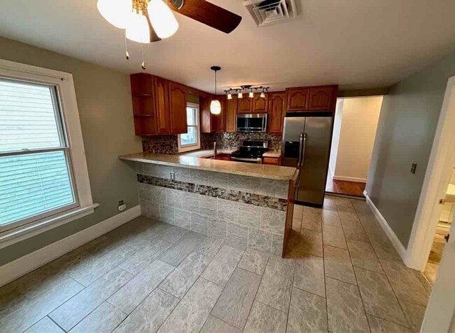 107 N Main St