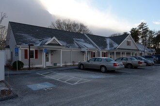 Little Neck Village in Marion, MA - Foto de edificio - Building Photo