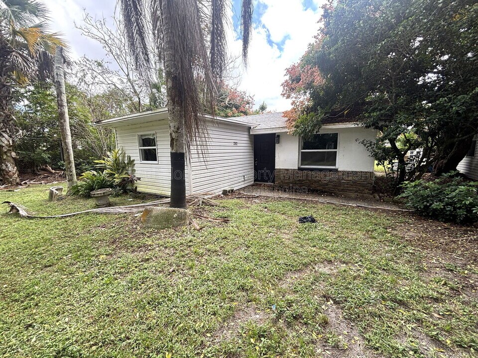 2328 Stillwater Ave in Apopka, FL - Building Photo