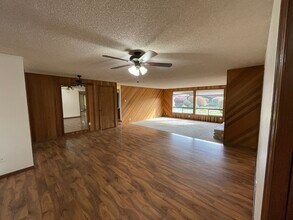 11923 Canyon Rd E in Puyallup, WA - Building Photo - Building Photo