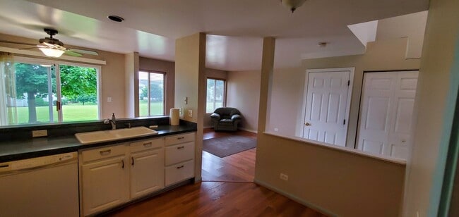 1522 Meadowsedge Ln in Carpentersville, IL - Building Photo - Building Photo