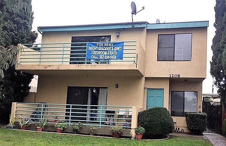 1208 Roswell Ave, Unit B in Long Beach, CA - Building Photo