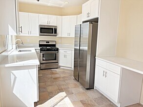 4065 Ivey Vista Way in Oceanside, CA - Foto de edificio - Building Photo