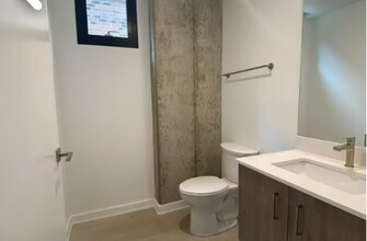 1123 W Patterson Ave, Unit 3 in Chicago, IL - Building Photo - Building Photo