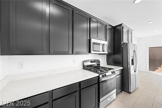 3822 Cliff Meadow Ct in Las Vegas, NV - Building Photo - Building Photo