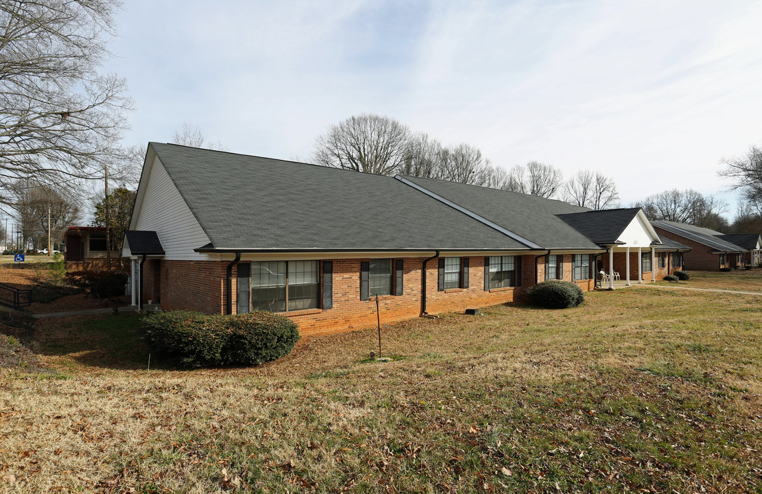 Cherry Manor in Cherryville, NC - Building Photo