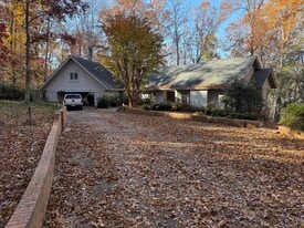 833 Williamsburg Dr in Rockingham, NC - Building Photo