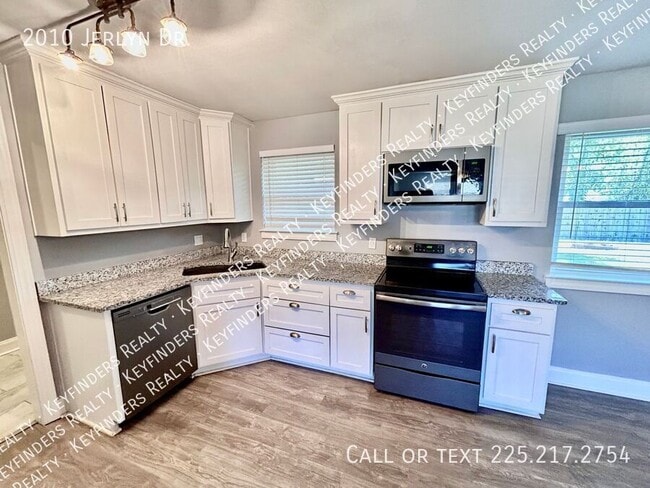 2010 Jerlyn Dr in Denham Springs, LA - Building Photo - Building Photo